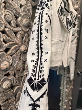 BCBGMaxAzria White Jacket with Black Embroidered Folk Motif